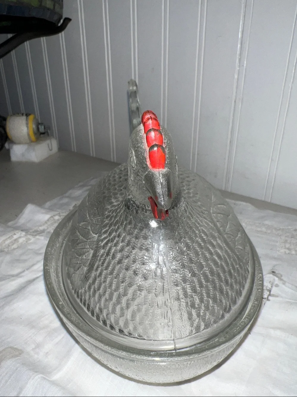 V tg Clear Indiana Glass Hen on nest with red comb. Chicken, Covered Dish